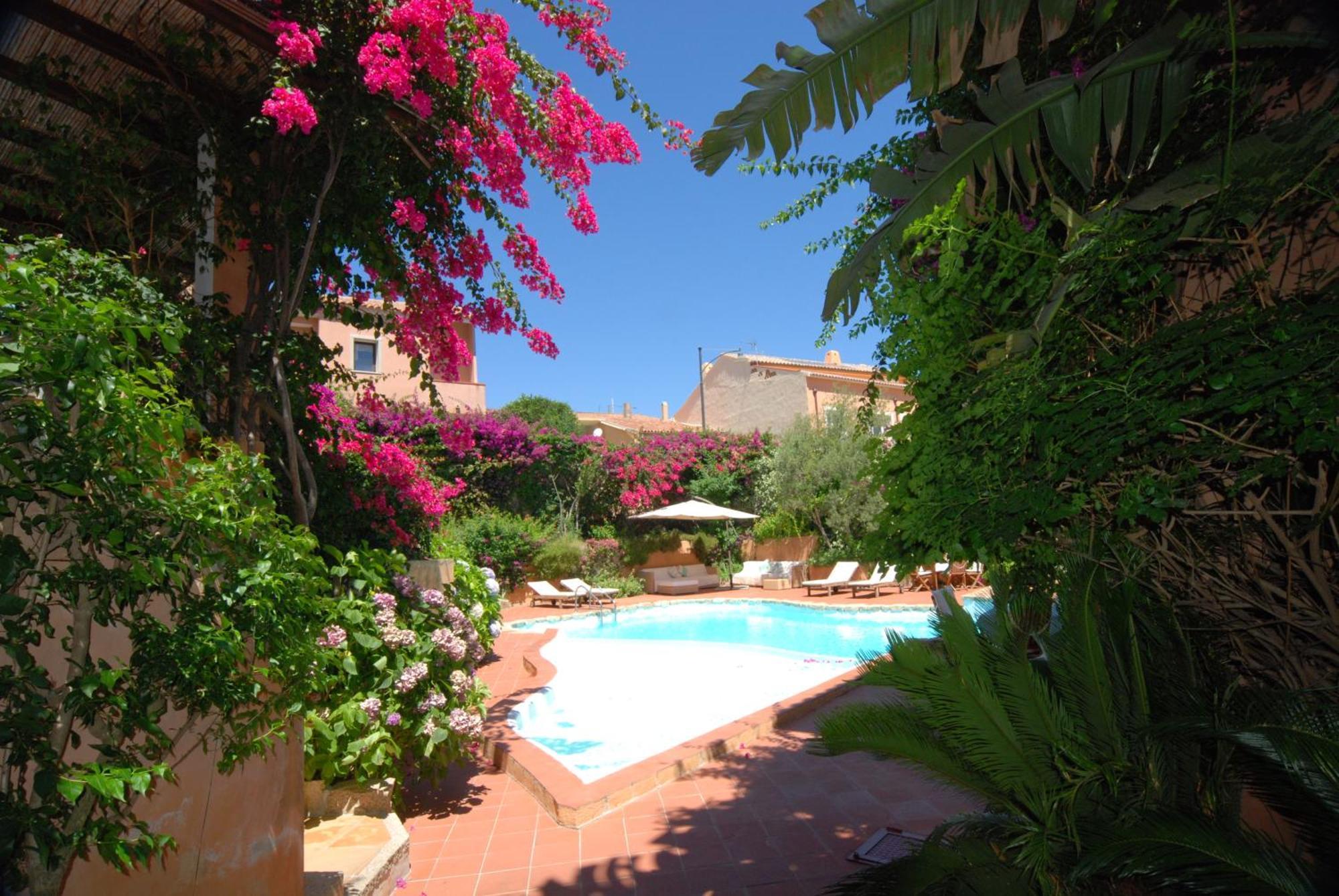 Boutique Hotel Sant'Andrea & Relais San Pantaleo Ngoại thất bức ảnh