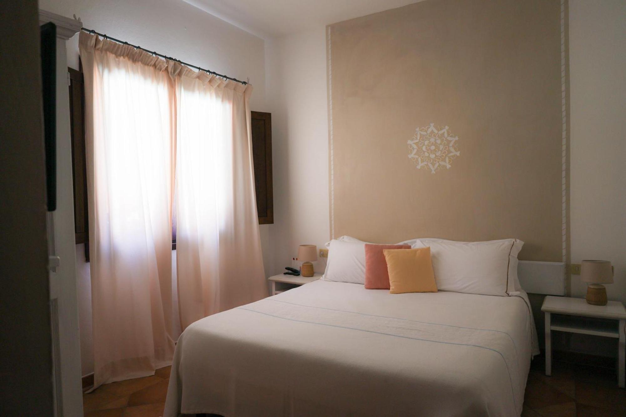 Boutique Hotel Sant'Andrea & Relais San Pantaleo Ngoại thất bức ảnh