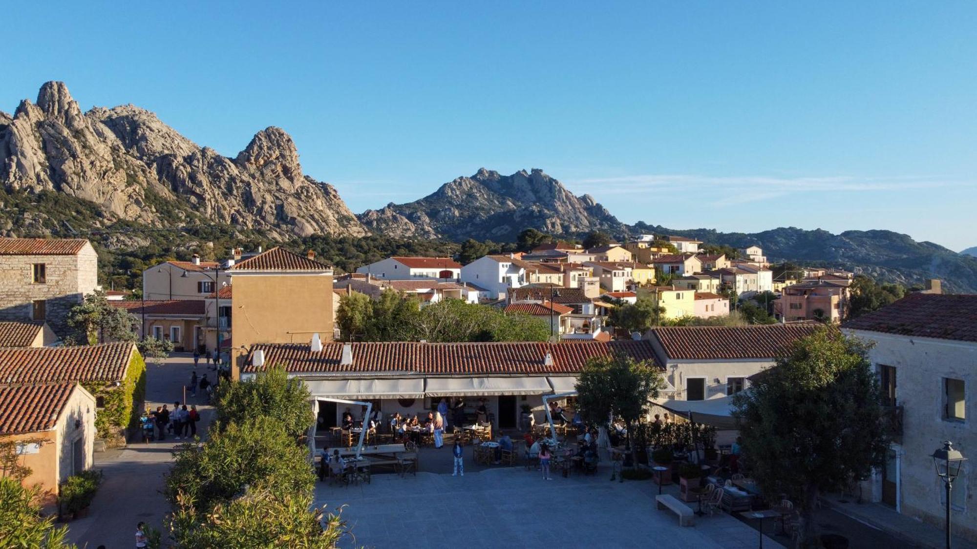 Boutique Hotel Sant'Andrea & Relais San Pantaleo Ngoại thất bức ảnh
