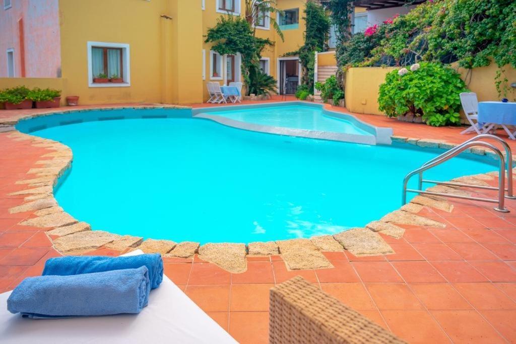 Boutique Hotel Sant'Andrea & Relais San Pantaleo Ngoại thất bức ảnh